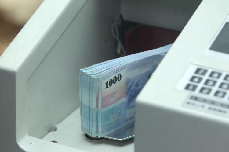 现金具无可取代特性 数码支付政策全面落实难度高