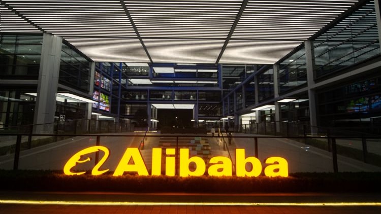 阿里砸3800亿建AI底座，重仓长鑫布局半导体
