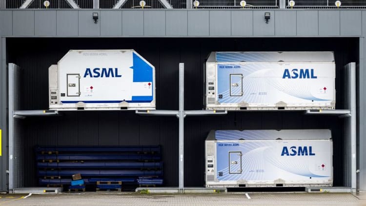 ASML新光刻机遭推迟，业绩转化引担忧