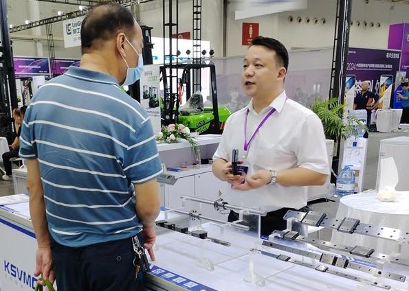 如何校准微型导轨的平行度与直线度？
