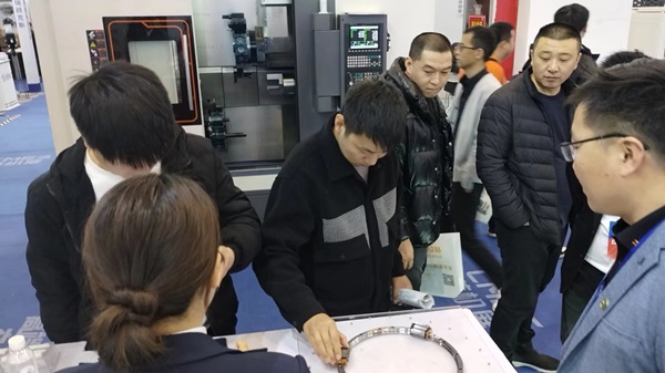弧形导轨精度等级适配策略