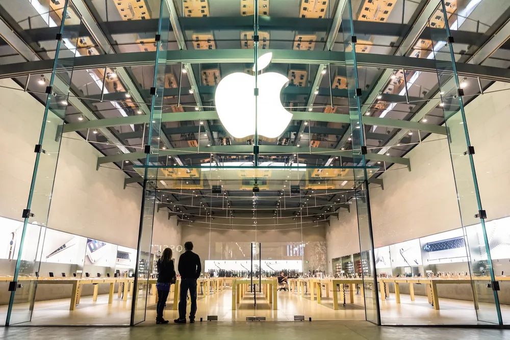 苹果业绩下滑但iPhone销售逆势上涨；OpenAI去年亏损翻番至5.4亿美元；微软资助AMD研发AI芯片 | 日报