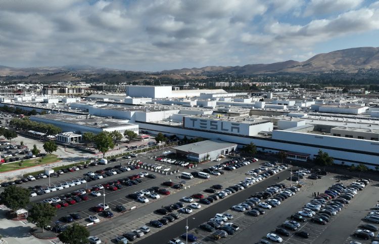 Cybertruck量产前厂房升级停工 Tesla交车量季减6.7%