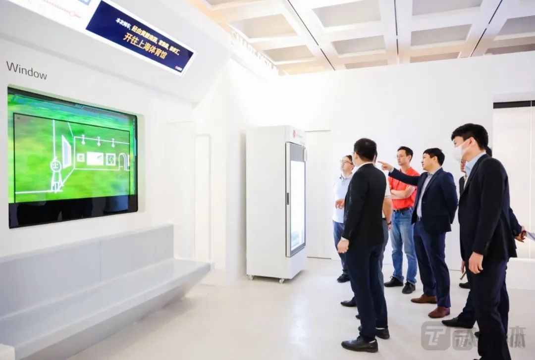 透明OLED技术加速商用化，未来显示之门正在被打开