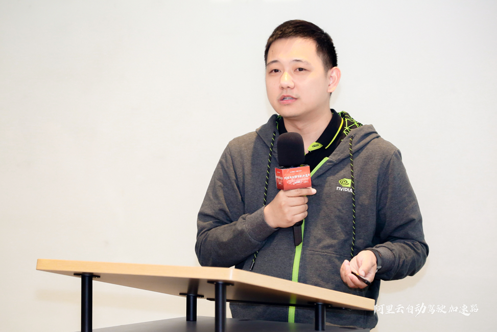 NVIDIA 支撑自动驾驶车端云端同步迈入高算力大模型时代