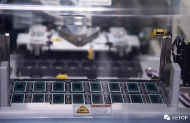 英特尔展示先进封装技术，在新一代处理器内整合 LPDDR5X存储器