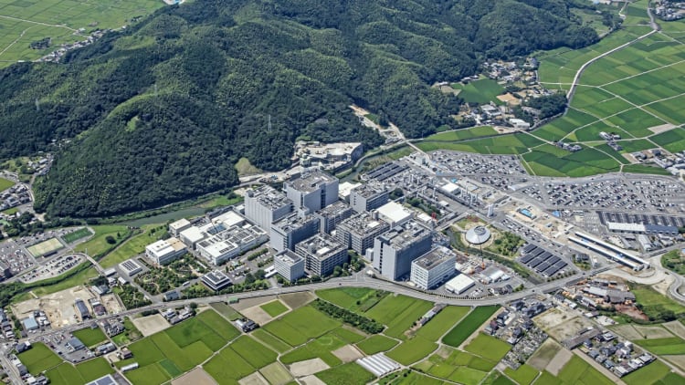 日亚化推迟整体营收目标，将发力光半导体业务