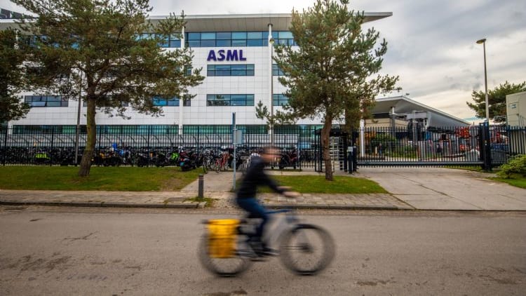 ASML与工会达成协议，裁员人数将少于预期