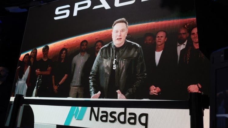 SpaceX市值破2.5万亿，马斯克预测万亿营收