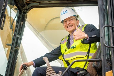 Intel 18A制程斩获投片大户预付款 英特尔亚利桑那州扩产大步走