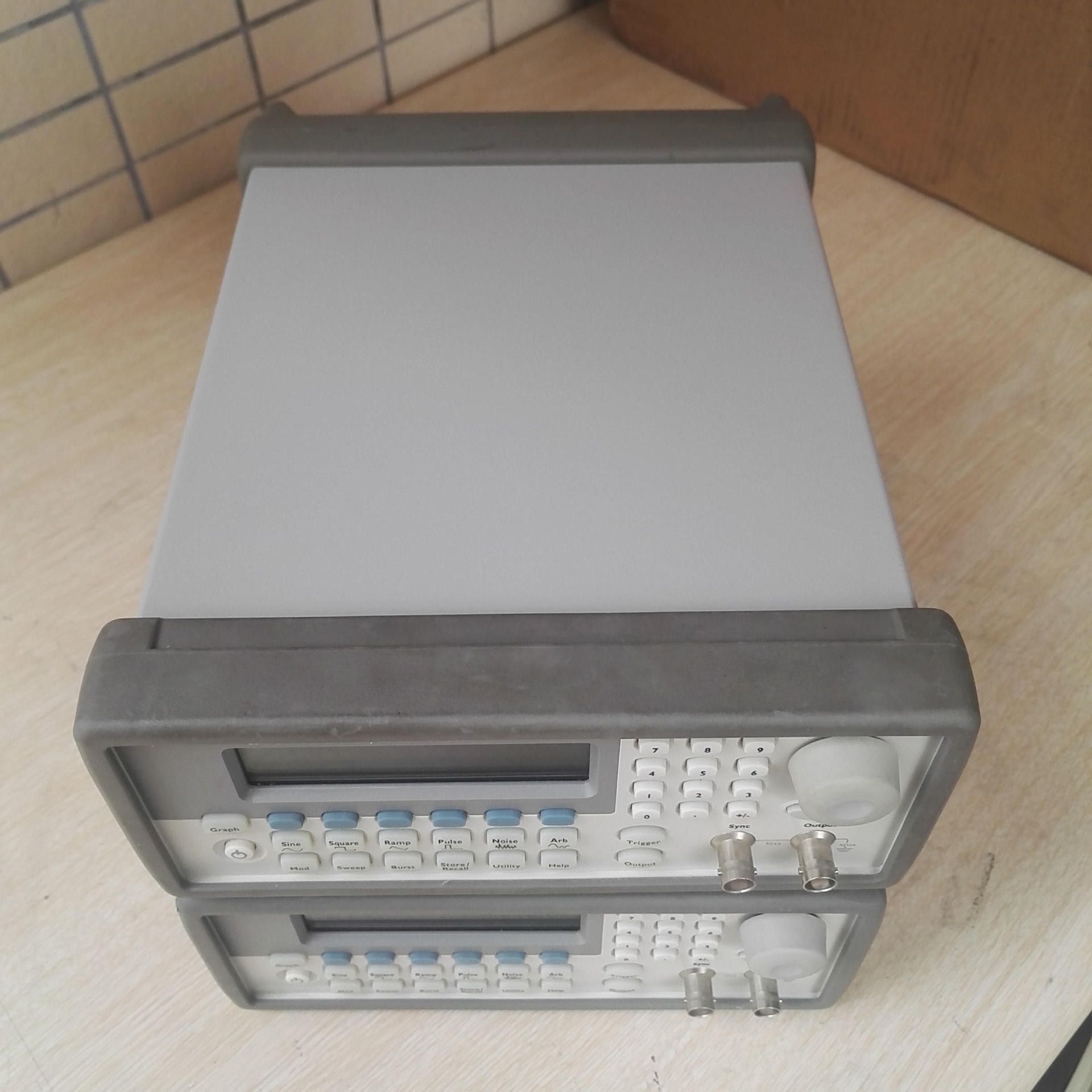 安捷伦/Agilent 33220A 函数信号发生器