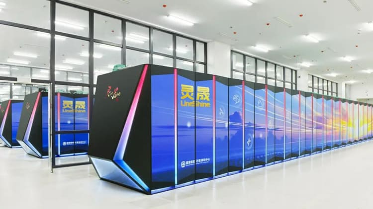 “灵晟”登顶全球榜首，纯ARMv9架构摆脱GPU依赖
