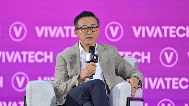 蔡崇信称阿里全面投资AI，看好50万亿美元市场