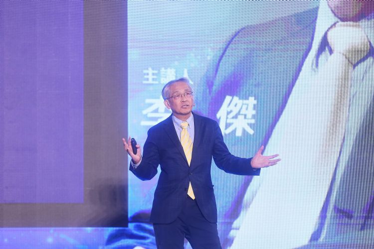 李杰：AI助筛选有用数据 创造新价值