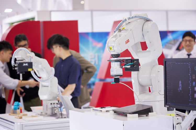 欧洲制造动能强劲 ABB扩大50%机器人产能