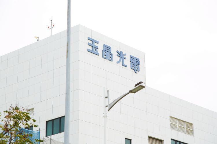 玉晶光布局未来「视」界有成：Meta雷朋新眼镜登场、等待2025年AR放量