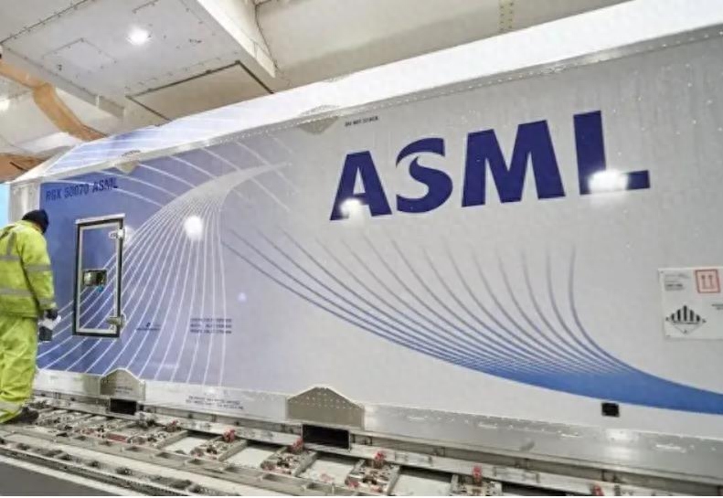 ASML真的慌！佳能绕开EUV，5nmNIL光刻机出货，可惜不卖给中国