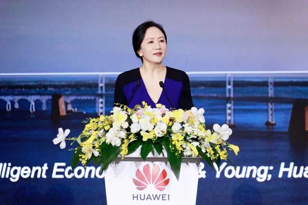 孟晚舟当值华为董事长首秀！提出数字化转型的“4化”
