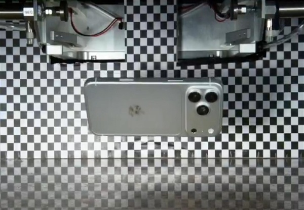 苹果供应商遭攻击，iPhone18设计意外曝光