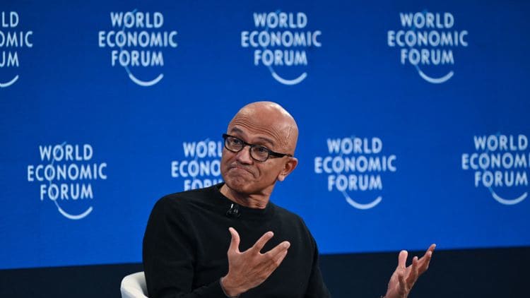 微软CEO罕见吐槽合作伙伴，称AI模型限制太严