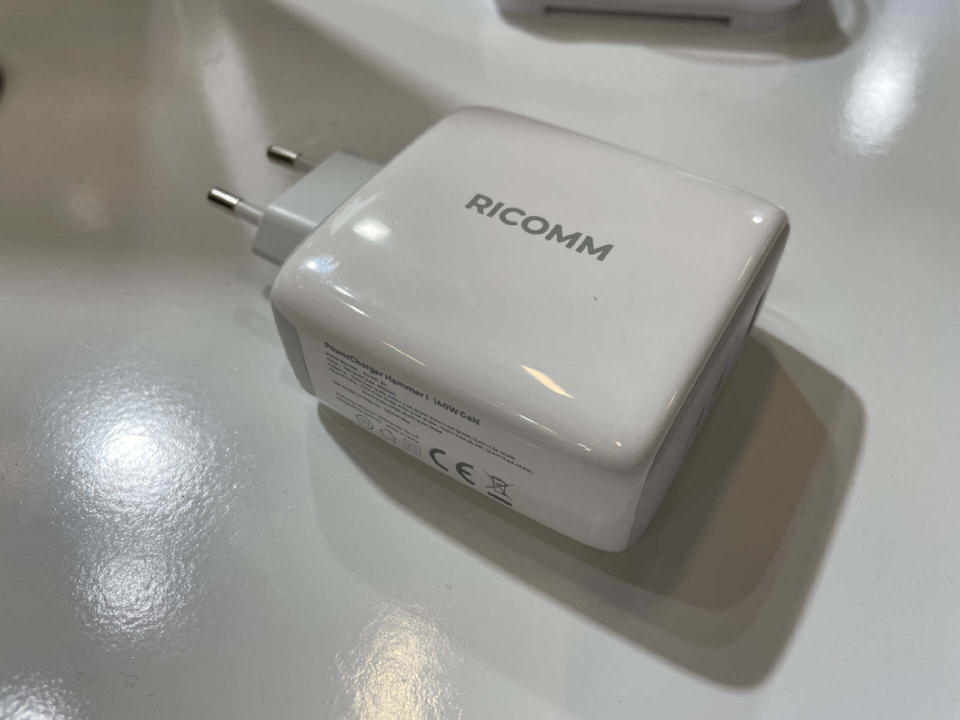 一插多充，智能分配功率，RICOMM推出支持PD3.1 140W氮化镓充电器RC1401