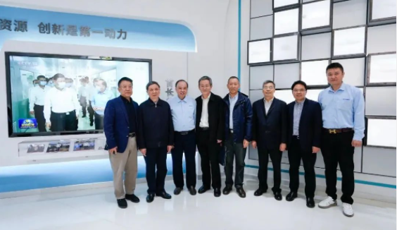 中国工程院院士专家团队一行莅临三环集团参观调研