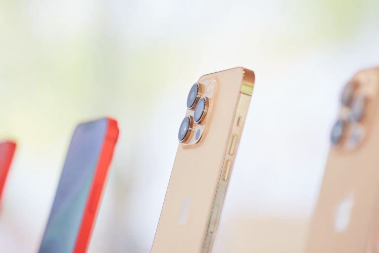 iPhone 15首搭棱镜突围 光学双雄盼2H23旺季仍在