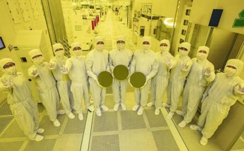 分析师称就长期而言，三星电子可能从存储芯片厂商减产一事中获益