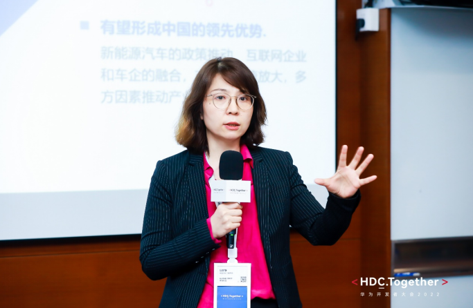 深度分析智能座舱发展趋势：鸿蒙座舱决战新能源汽车下半场