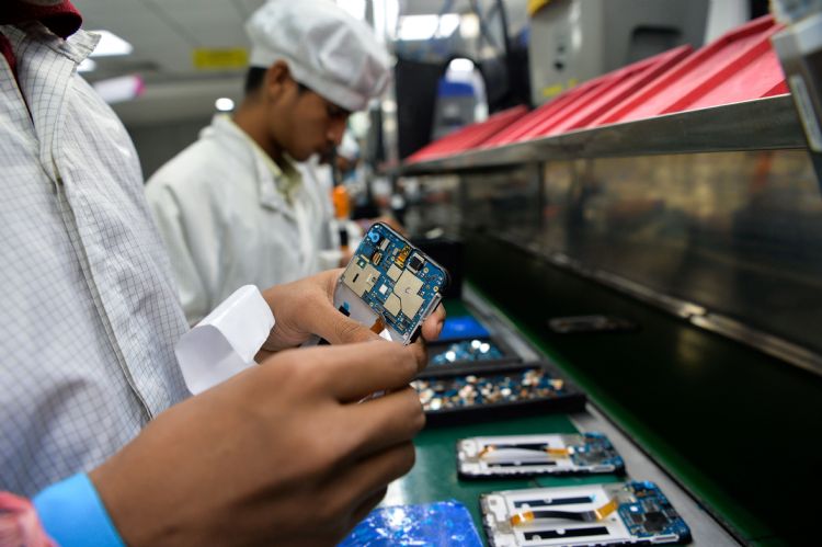 印度成功争取iPhone在地组装 为何制造业仍迟滞不前？