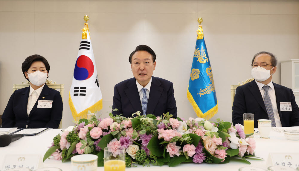 韩媒：芯片补贴枷锁条款体现“美国优先”和“保护主义”，韩国不应妥协