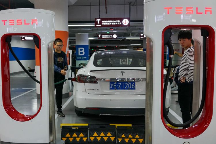 美电动车充电站将要求美国制造 Tesla将开放充电站