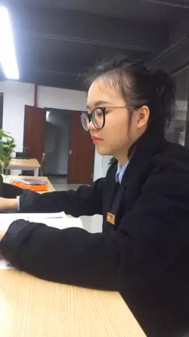 年纪轻轻不学好，对得起你父母吗？